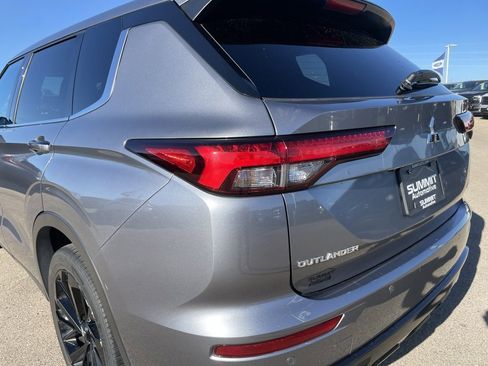 Used 2023 Mitsubishi Outlander SE Black Edition image 29