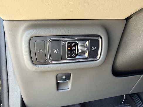 Certified 2025 Lincoln Nautilus Premier AWD/4WD image 33