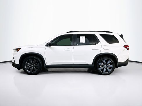 Used 2025 Honda Pilot Sport image 4