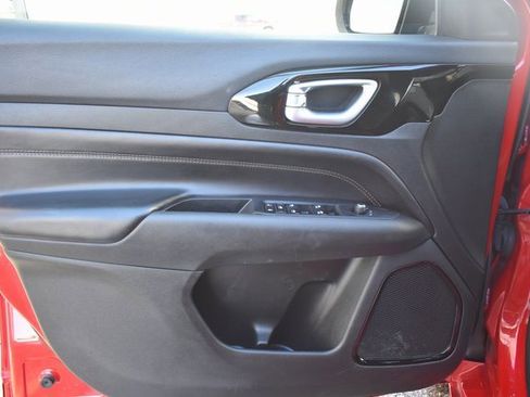 Used 2023 Jeep Compass Limited image 14