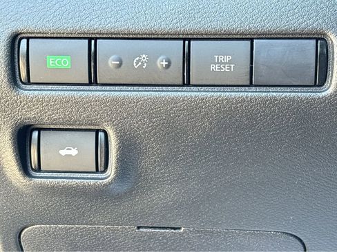 Used 2024 Nissan Sentra SV FWD image 6