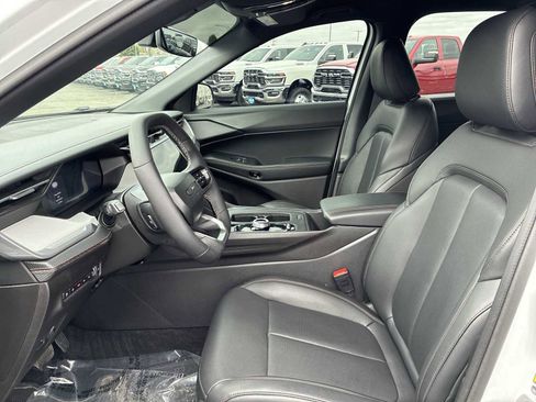 Used 2026 Jeep Cherokee Limited image 13