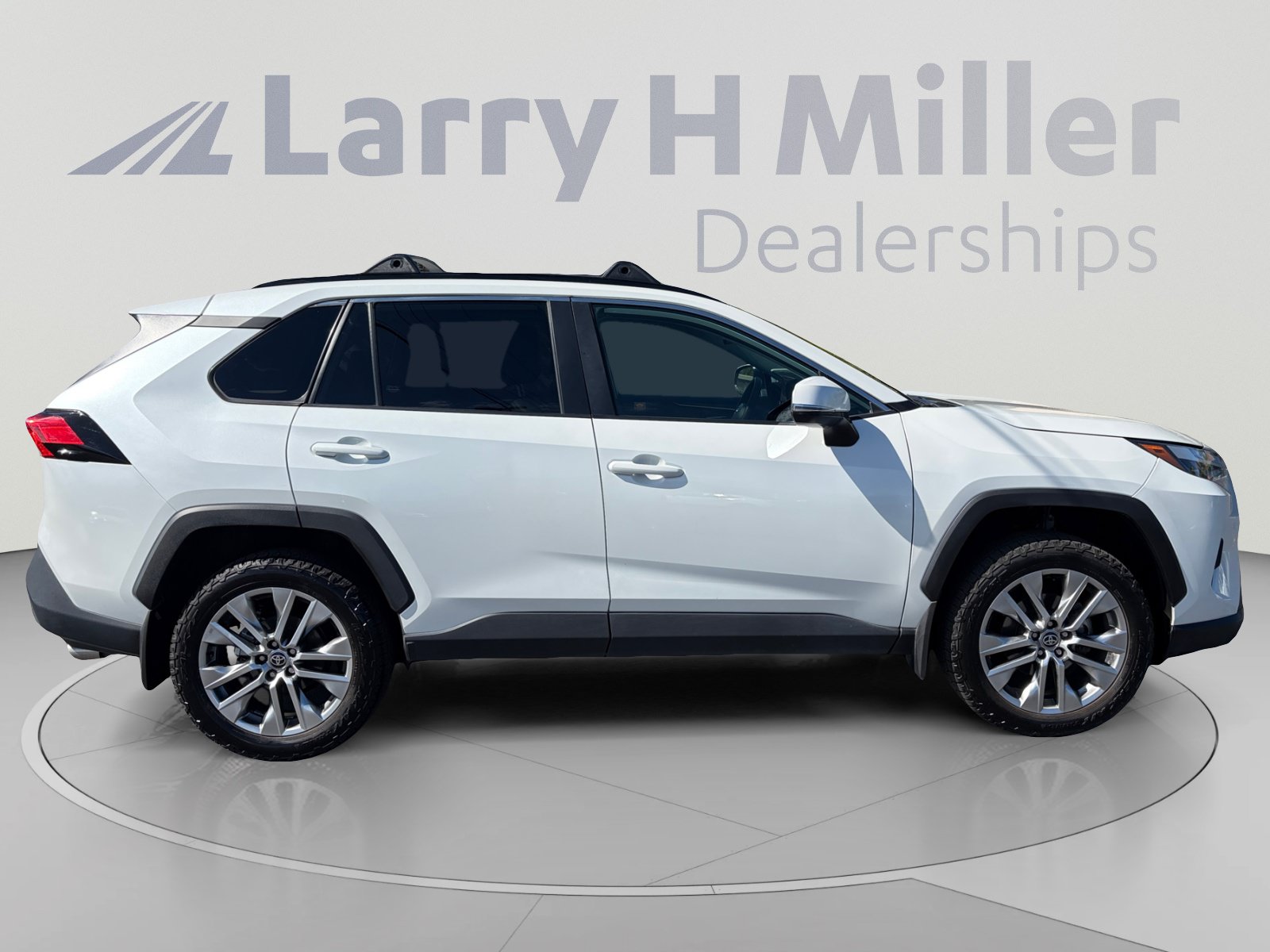 Used 2023 Toyota RAV4 XLE Premium AWD/4WD image 6