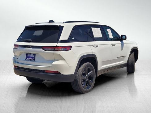 Used 2023 Jeep Grand Cherokee Altitude AWD/4WD image 4