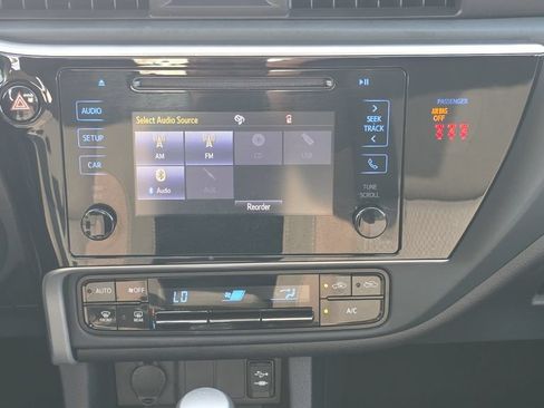 Used 2018 Toyota Corolla LE FWD image 14