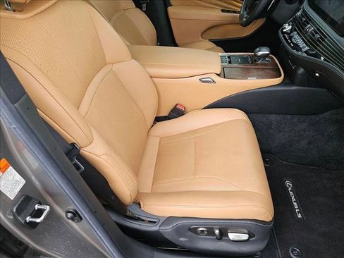 Used 2021 Lexus LS 500 w/ Accessory Package (Z1) RWD image 21