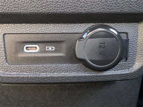 Used 2022 Volkswagen Tiguan SE R-Line image 17