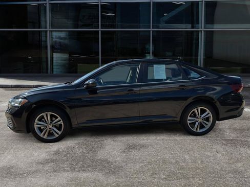 Used 2024 Volkswagen Jetta SE FWD image 4