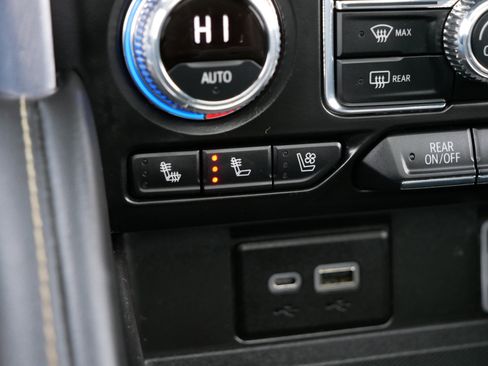 Used 2023 GMC Yukon SLT image 28