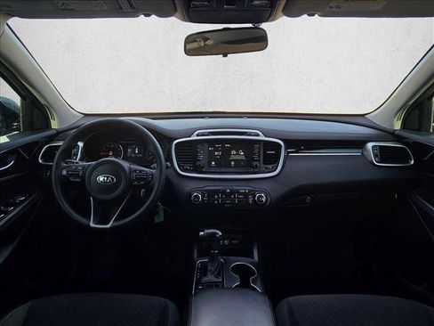 Used 2018 Kia Sorento FWD image 17