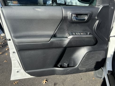 Used 2021 Toyota Tacoma TRD Off-Road image 14