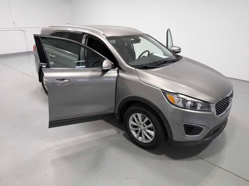 Used 2018 Kia Sorento LX AWD/4WD image 16