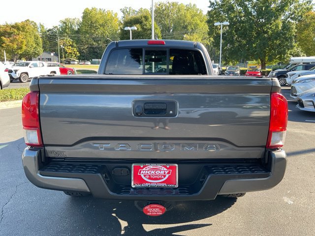 Used 2016 Toyota Tacoma TRD Sport w/ Towing Package RWD image 9