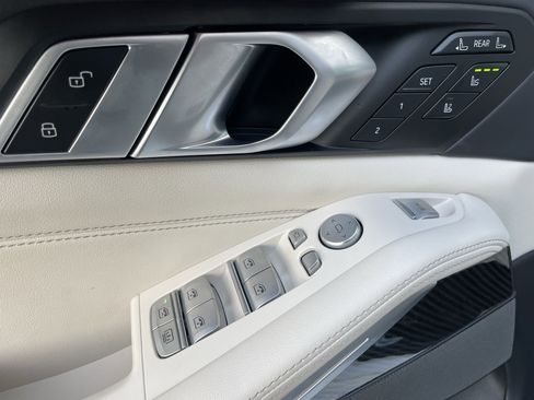 Used 2024 BMW X7 M60i w/ Executive Package image 11