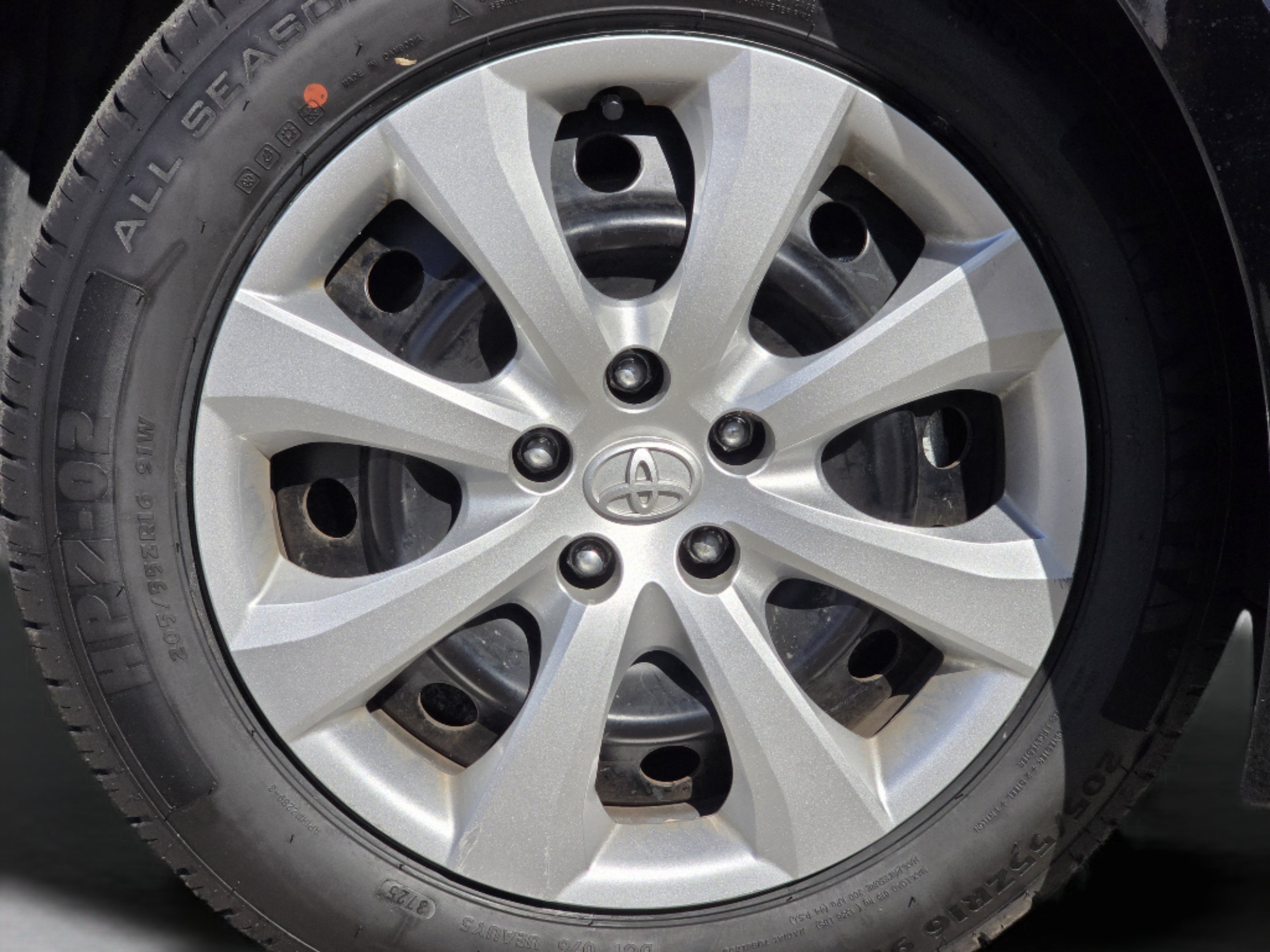 Used 2026 Toyota Corolla LE FWD image 24