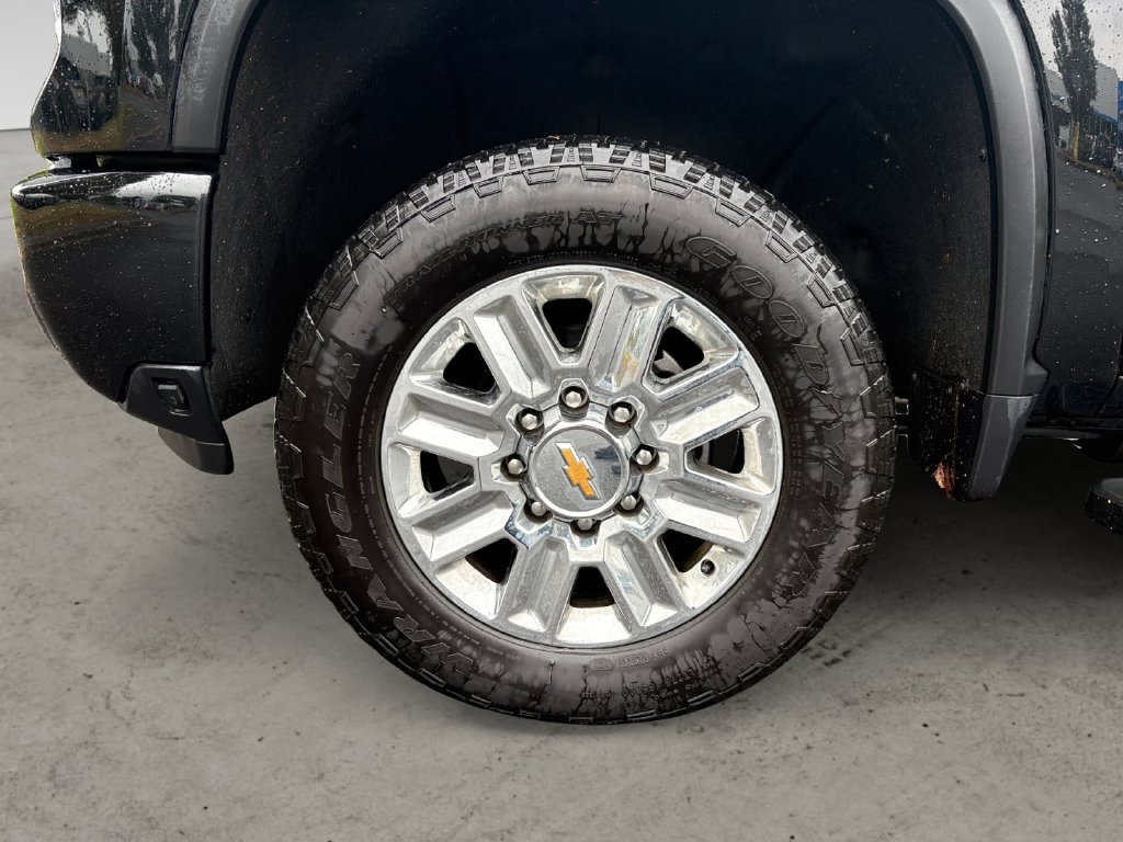 Used 2024 Chevrolet Silverado 3500 High Country w/ LPO, Dark Essentials Package AWD/4WD image 4