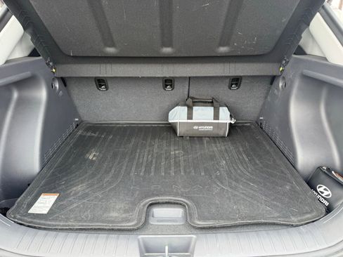 Used 2025 Hyundai Kona SEL FWD image 5