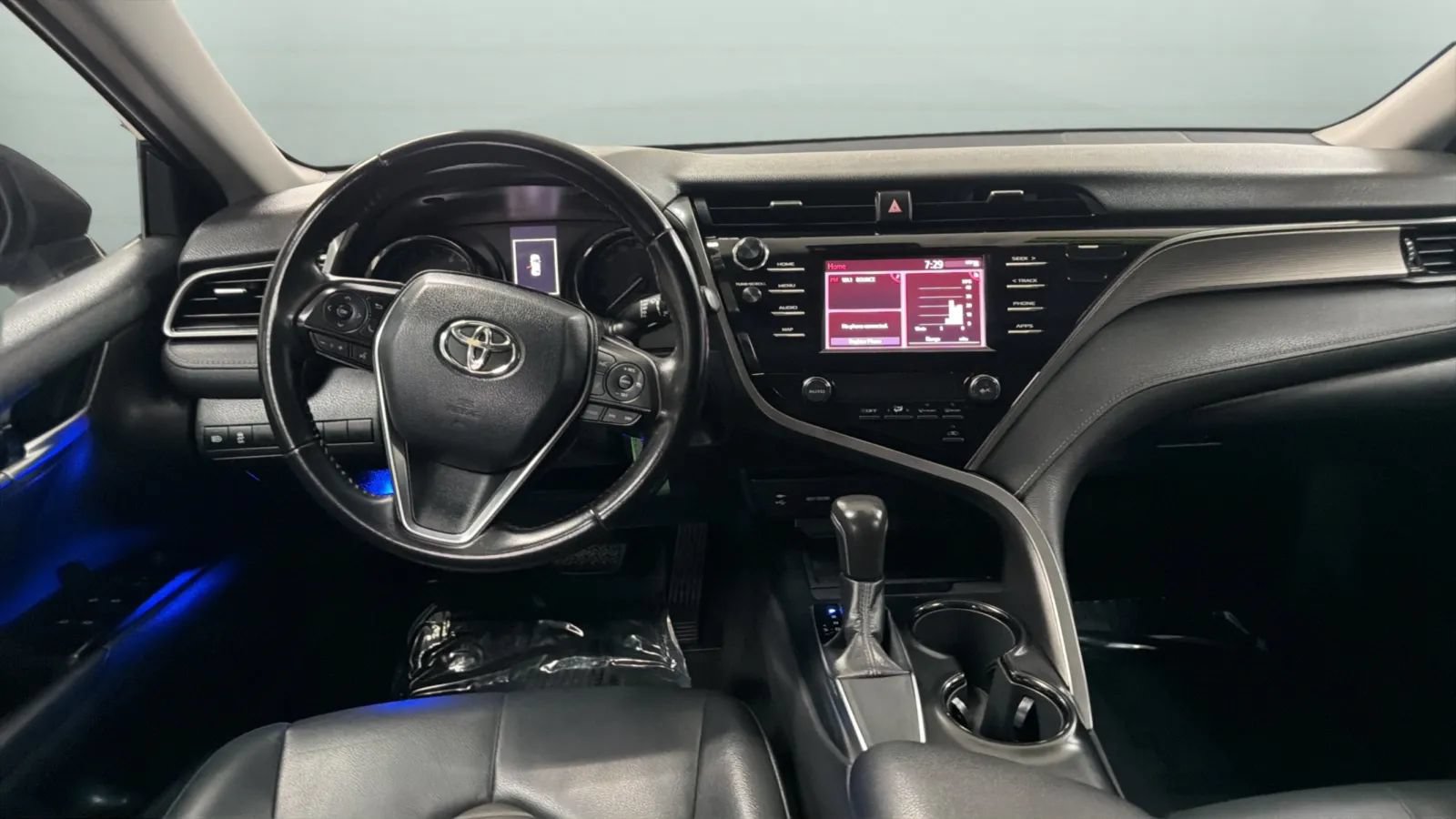 Used 2019 Toyota Camry SE FWD image 11