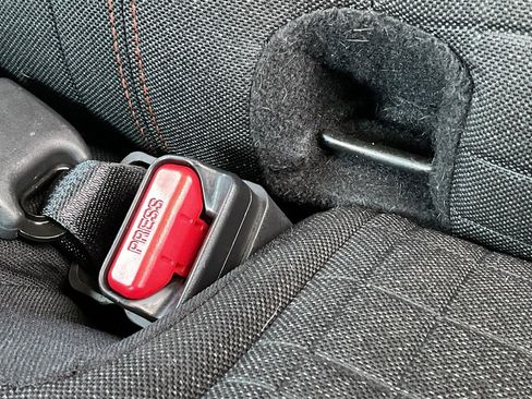 Used 2025 Honda HR-V Sport image 16