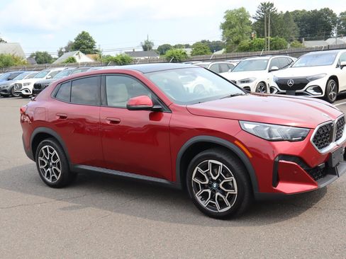 Used 2025 BMW X2 xDrive28i w/ Premium Package AWD/4WD image 3