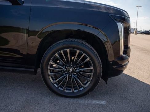 Used 2025 Cadillac Escalade ESV Sport Platinum AWD/4WD image 9