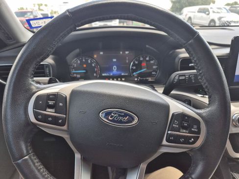 Used 2020 Ford Explorer XLT w/ Equipment Group 202A RWD image 6