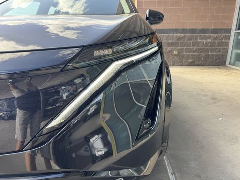 Used 2023 Nissan Ariya FWD image 11