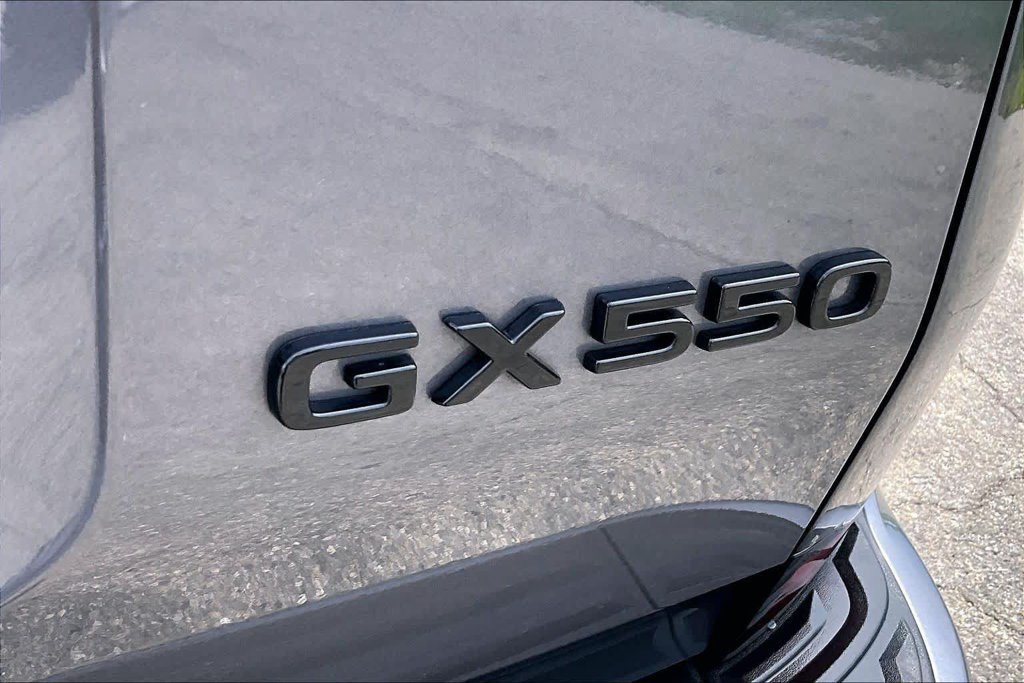 Used 2024 Lexus GX 550 w/ Accessory Package (Z1) AWD/4WD image 10