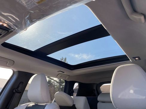 New 2025 Mitsubishi Outlander SE image 24