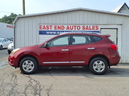 Used 2015 Nissan Rogue S w/ Convenience Package AWD/4WD image 2