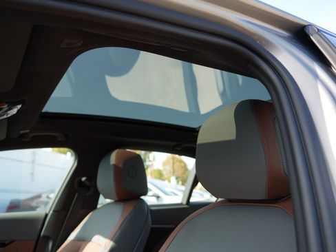 Used 2025 BMW i5 xDrive40 image 14