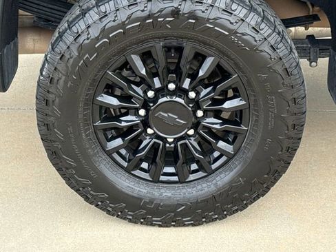 Used 2024 Chevrolet Silverado 2500 LTZ w/ LTZ Premium Package image 10