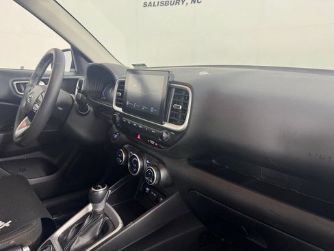 Used 2025 Hyundai Venue SEL FWD image 33
