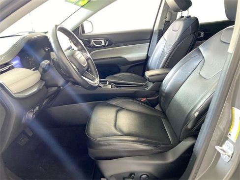 Used 2022 Jeep Compass Limited image 24