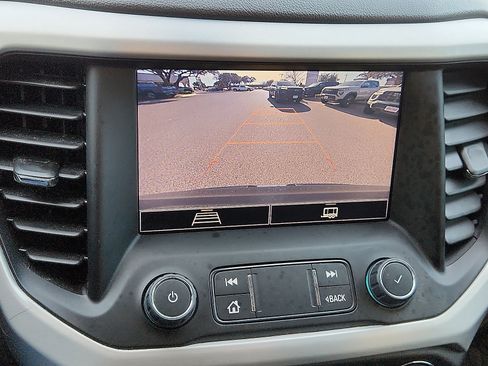 Used 2023 GMC Acadia SLE w/ Driver Convenience Package image 15