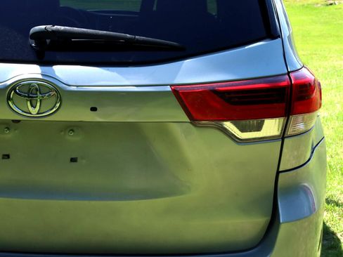 Used 2017 Toyota Highlander XLE image 41