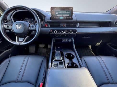 Used 2025 Honda Pilot TrailSport image 18