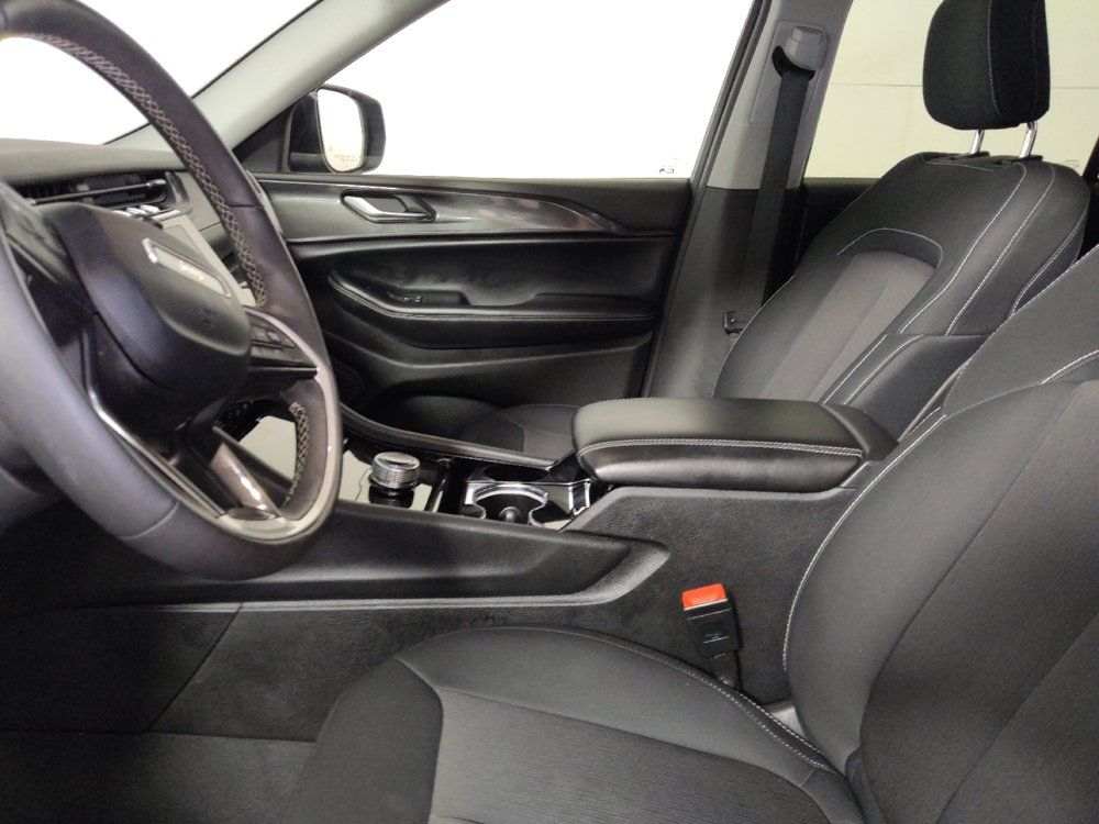 Used 2023 Jeep Grand Cherokee Laredo w/ Luxury Tech Group I AWD/4WD image 17