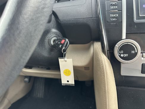 Used 2012 Toyota Camry LE image 22