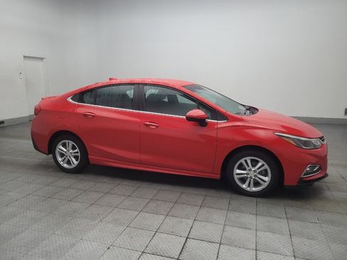 Used 2018 Chevrolet Cruze LT w/ Convenience Package FWD image 11