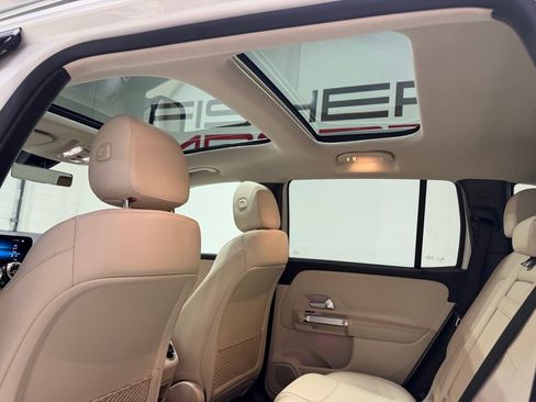Used 2022 Mercedes-Benz GLB 250 4MATIC w/ Premium Package Lite image 33