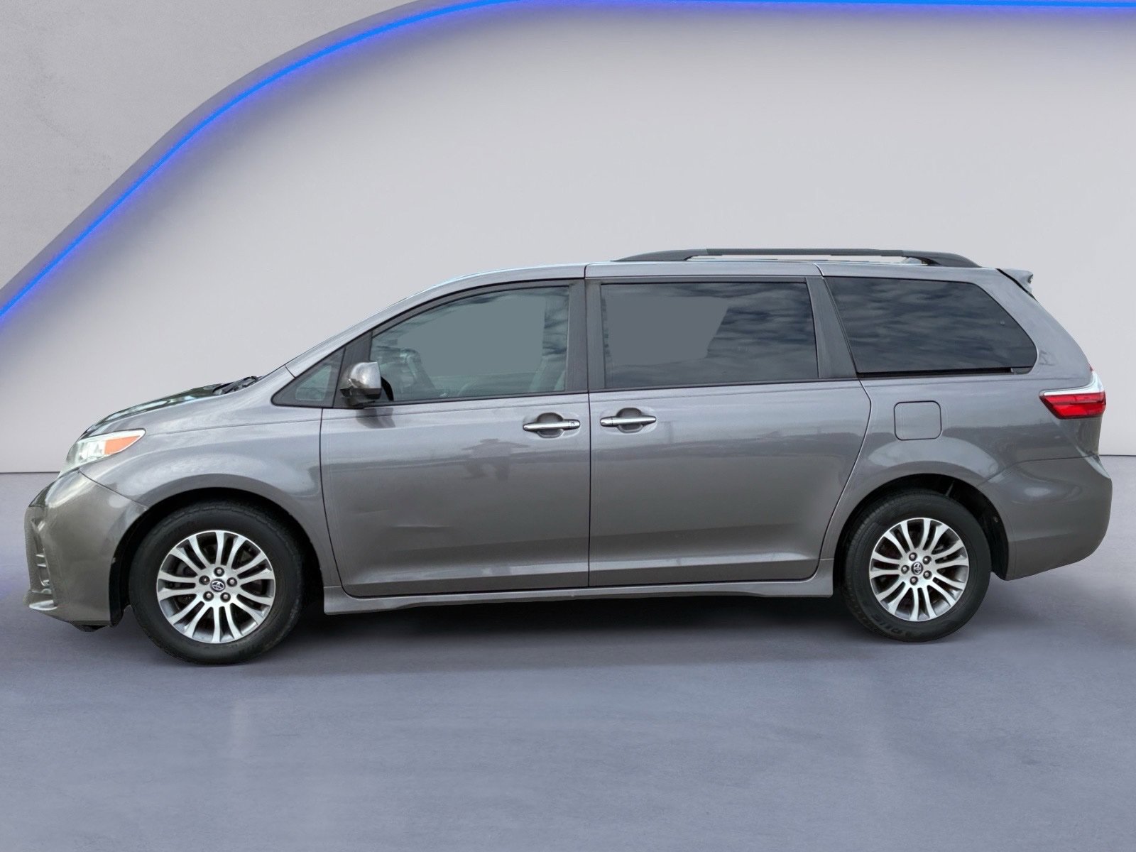 Used 2020 Toyota Sienna XLE Premium FWD image 7