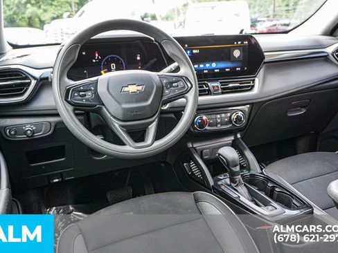 Used 2025 Chevrolet TrailBlazer LT AWD/4WD image 26