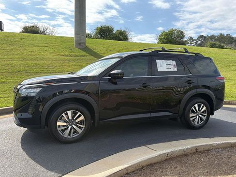 New 2026 Nissan Pathfinder SL FWD image 3