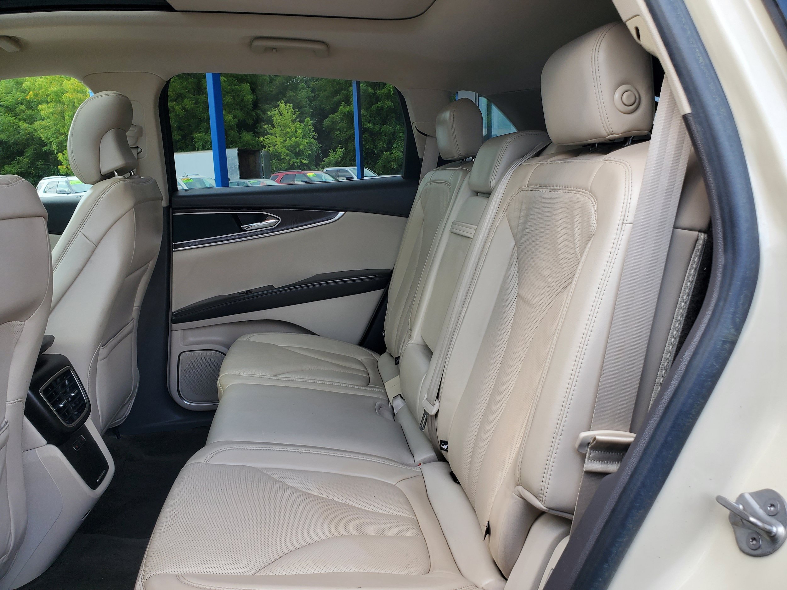 Used 2016 Lincoln MKX Reserve w/ Technology Package FWD image 25