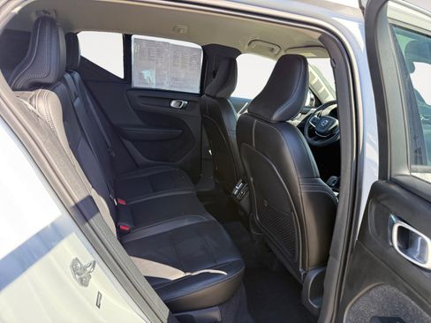 Used 2019 Volvo XC40 T5 Momentum AWD/4WD image 18