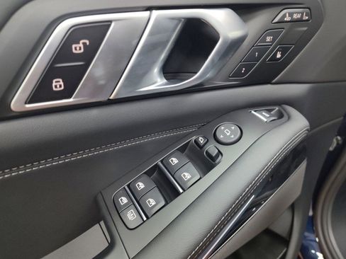 Used 2026 BMW X7 xDrive40i w/ M Sport Package image 26