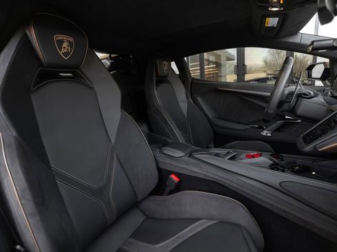 Used 2025 Lamborghini Revuelto AWD/4WD image 30