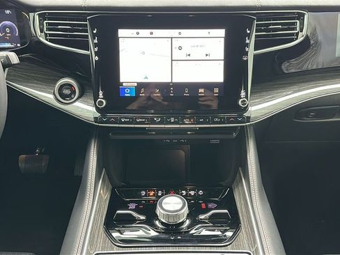 Used 2022 Jeep Wagoneer Series III w/ Premium Group I image 11