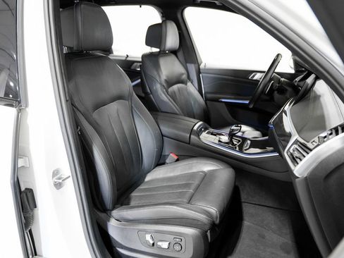 Used 2022 BMW X5 M50i w/ Executive Package image 25